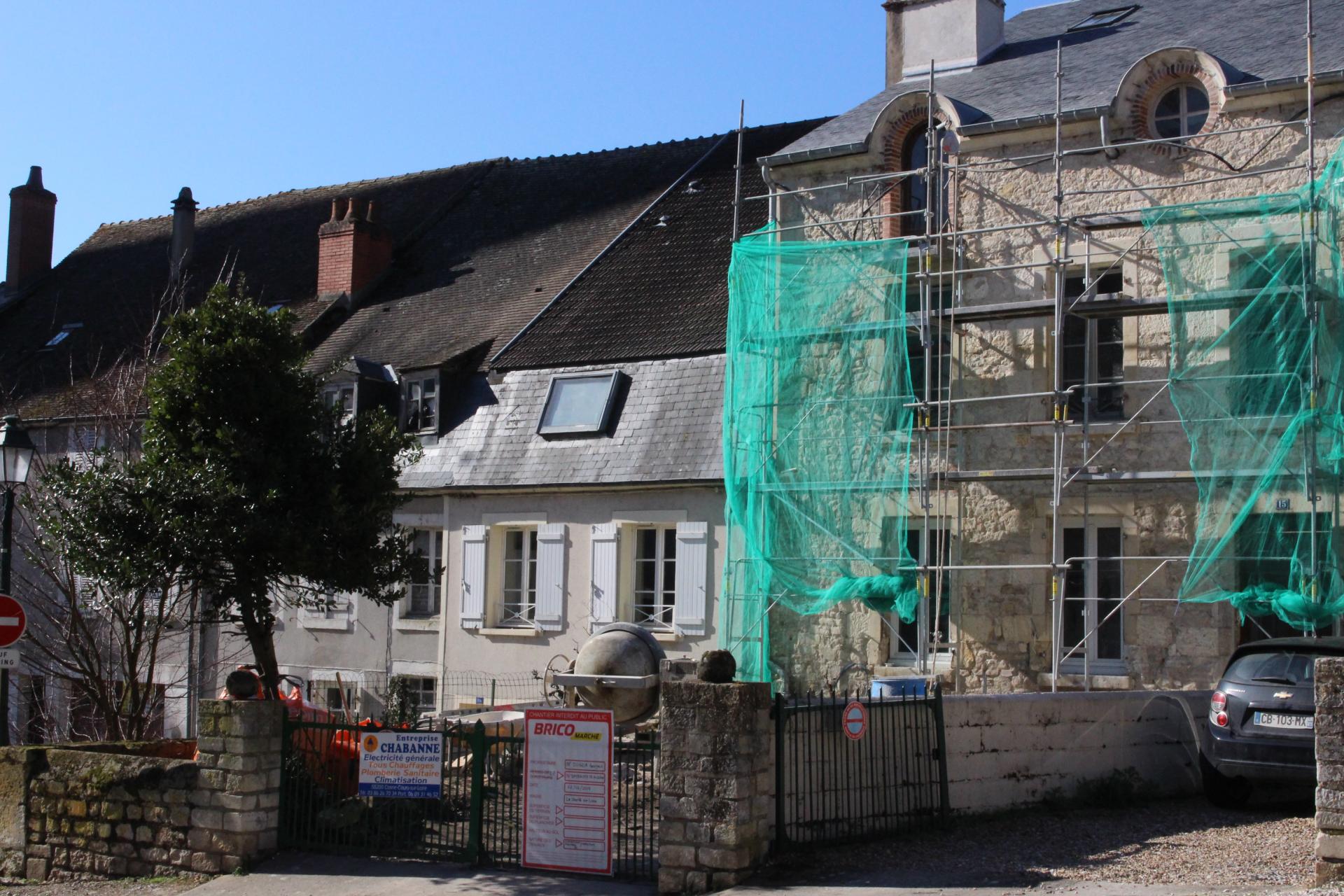 Maison en travaux en ville à La Charité